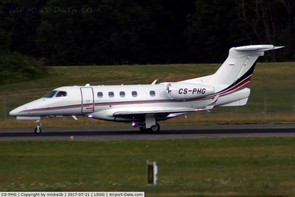CS-PHG, 2014 Embraer EMB-505 Phenom 300 C/N 50500264, Taxiing