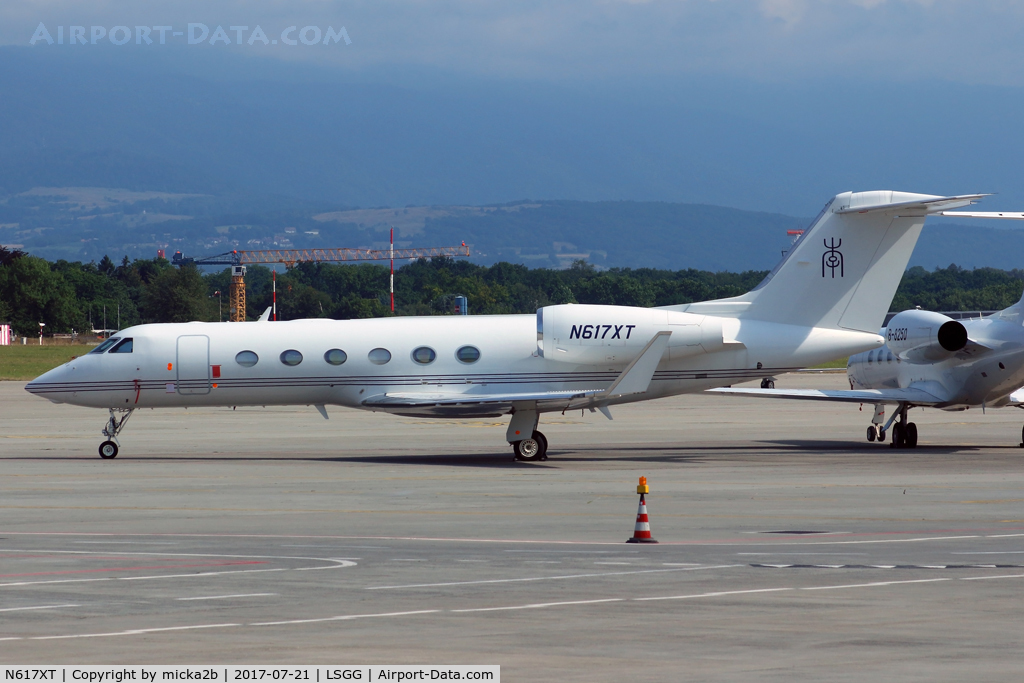N617XT, 2013 Gulfstream Aerospace GIV-X (G450) C/N 4295, Parked