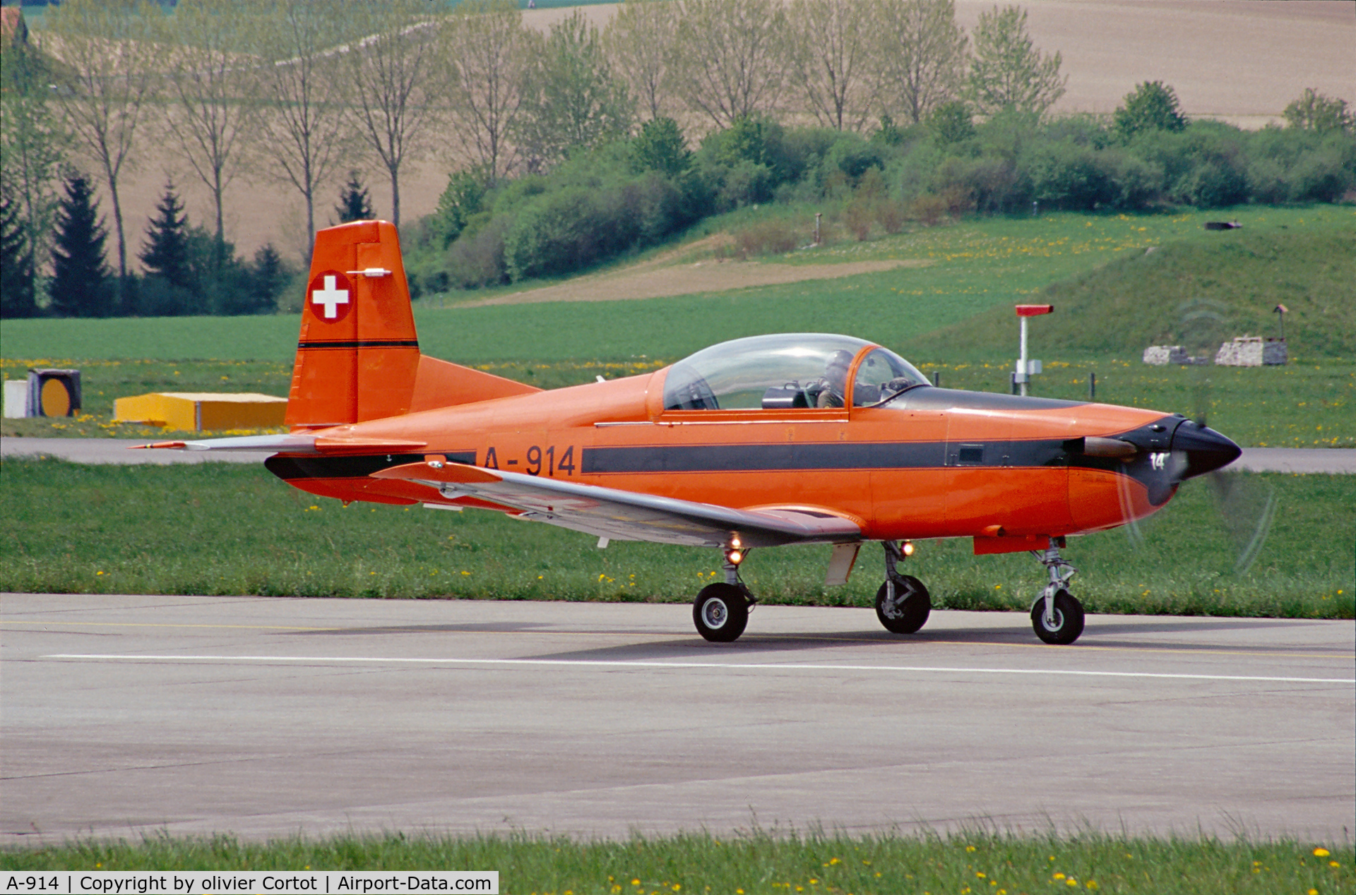 A-914, 1982 Pilatus PC-7 Turbo Trainer C/N 322, Payerne 2003