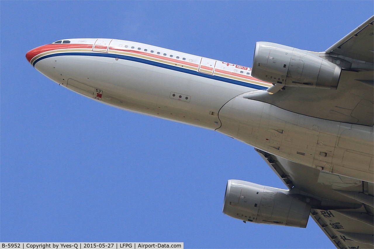 B-5952, 2014 Airbus A330-243 C/N 1547, Airbus A330-243, Take off rwy 27L, Roissy Charles De Gaulle airport (LFPG-CDG)