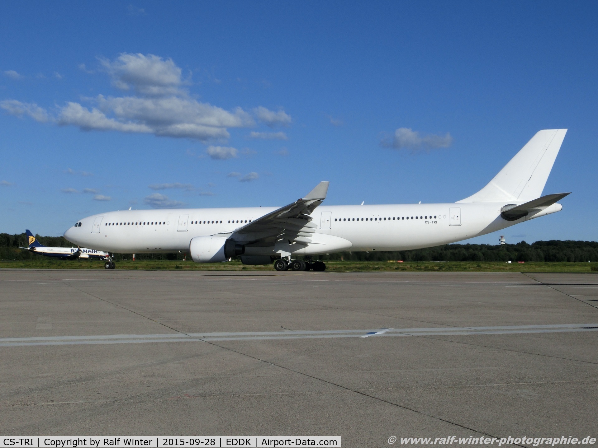 CS-TRI, 1996 Airbus A330-322 C/N 120, Airbus A330-322 - 4K HFY HiFly - 127 - CS-TRI - 28.09.2015 - CGN