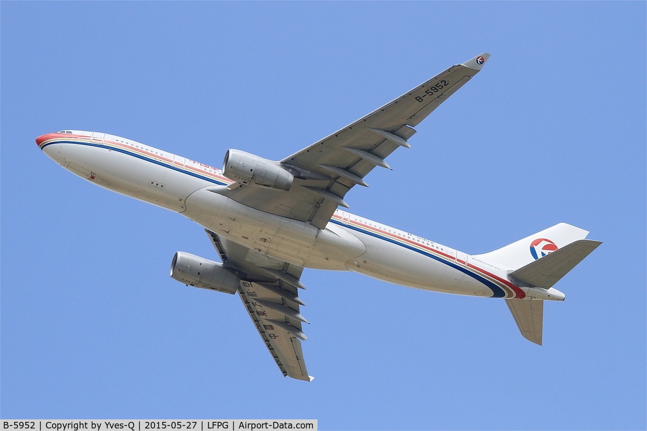B-5952, 2014 Airbus A330-243 C/N 1547, Airbus A330-243, Take off rwy 27L, Roissy Charles De Gaulle airport (LFPG-CDG)