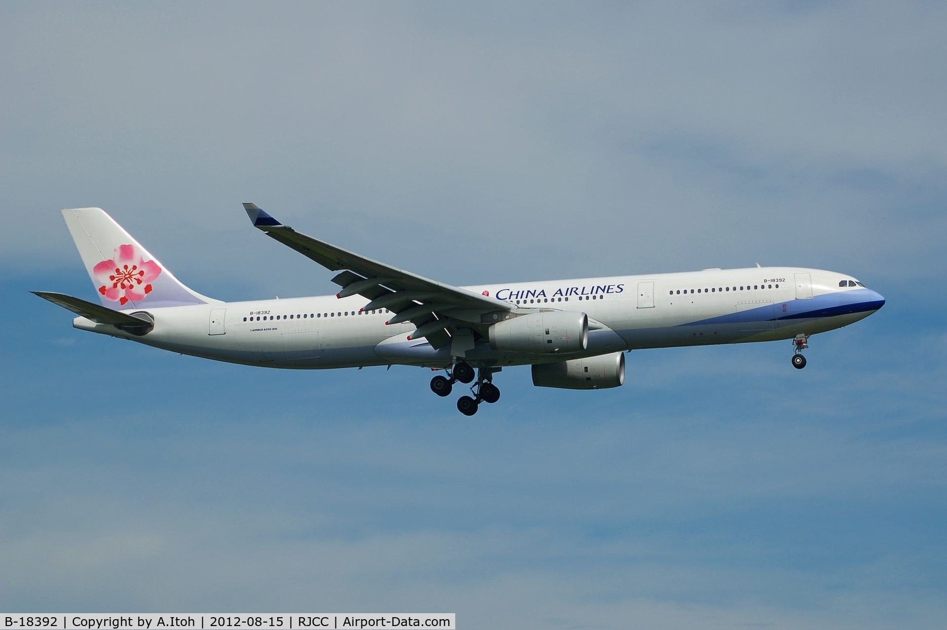 B-18392, 2011 Airbus A330-343X C/N 1215, App  rwy 19L