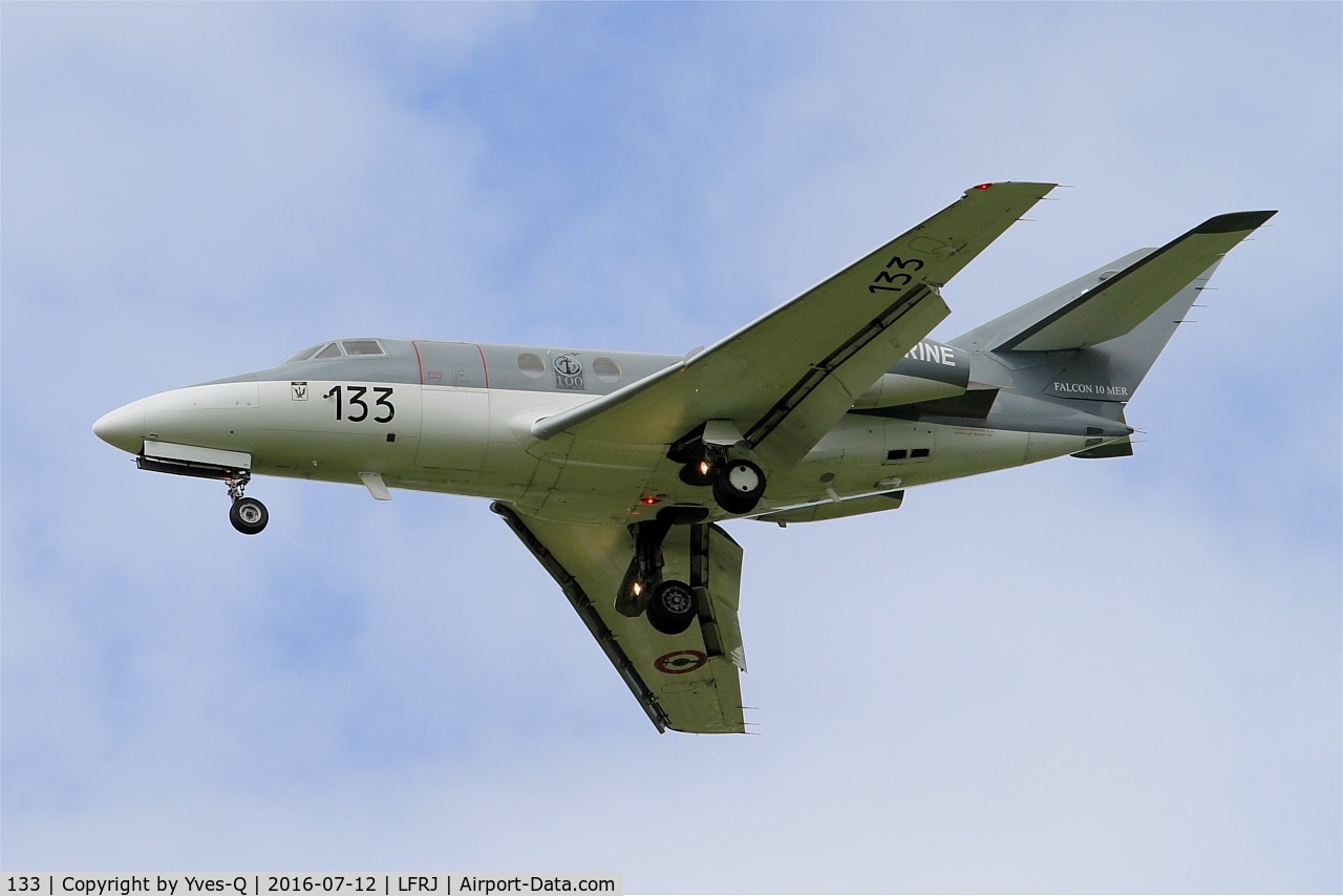 133, 1978 Dassault Falcon 10MER C/N 133, Dassault Falcon 10 MER, Short approach rwy 26, Landivisiau Naval Air Base (LFRJ)