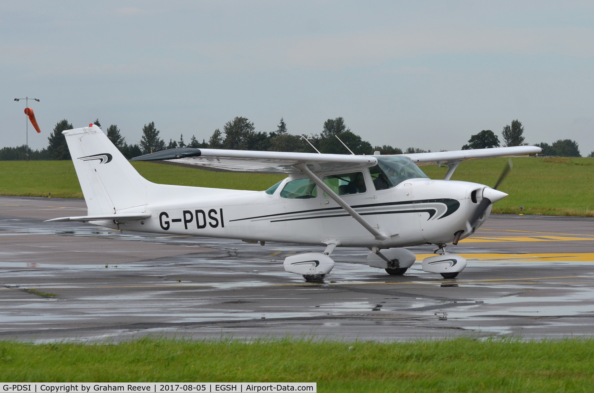 G-PDSI, 1978 Cessna 172N C/N 172-70420, Departing from Norwich.