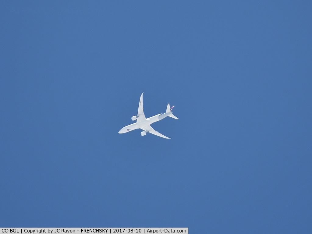 CC-BGL, 2016 Boeing 787-9 Dreamliner Dreamliner C/N 38482, LAN704 Madrid (MAD) to Frankfurt (FRA) above Bordeaux airport