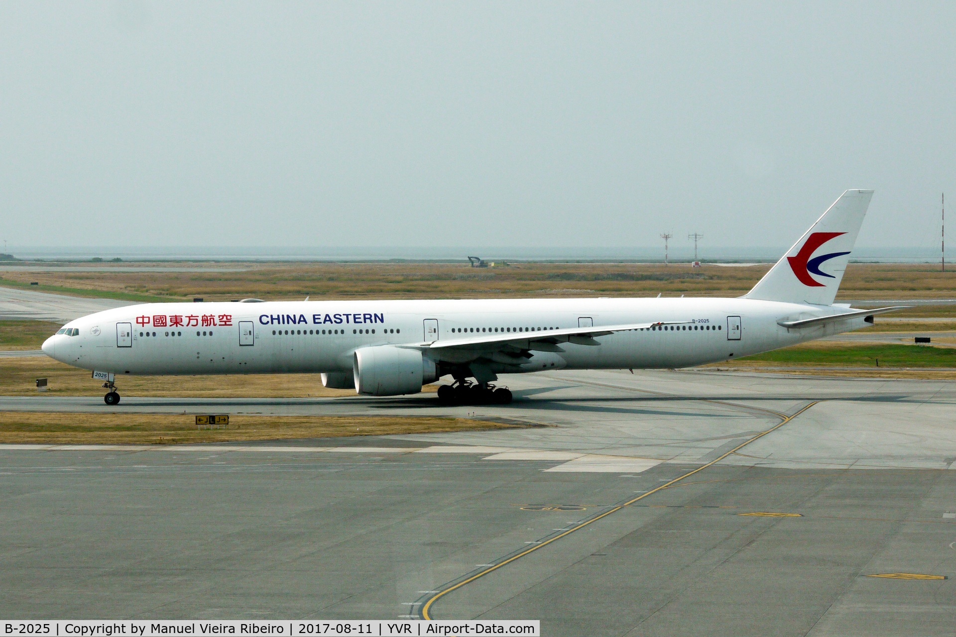 B-2025, 2015 Boeing 777-39P/ER C/N 43276, MU582 departure to Shanghai