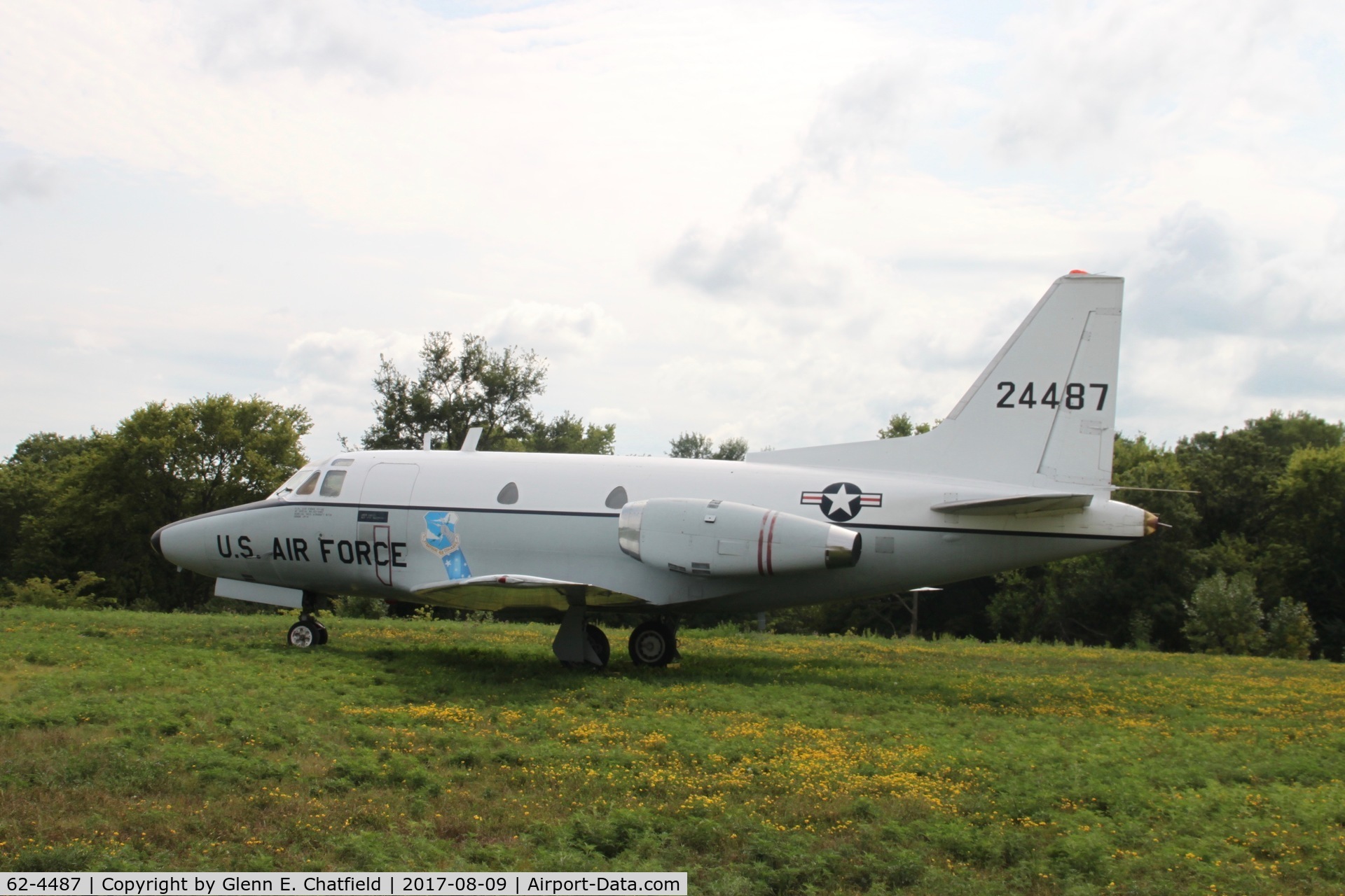 62-4487, 1962 North American CT-39A Sabreliner C/N 276-40, New parking space