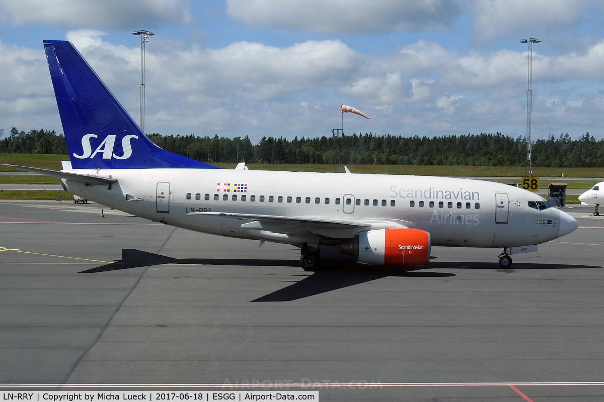 LN-RRY, 1998 Boeing 737-683 C/N 28297, At Gothenburg
