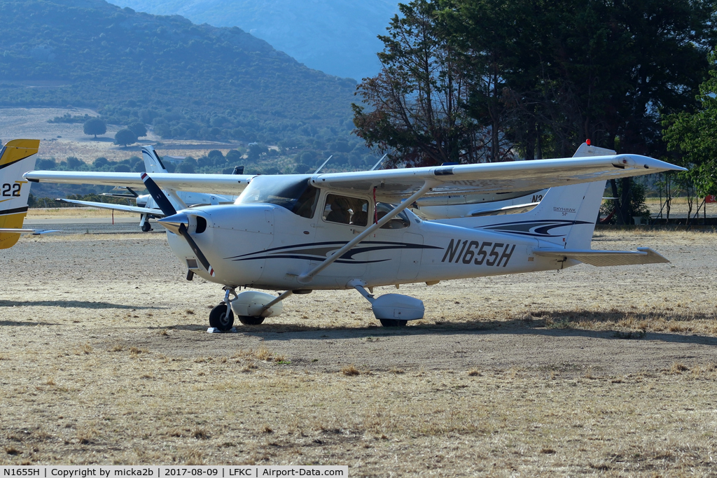 N1655H, 2005 Cessna 172S C/N 172S9914, Parked