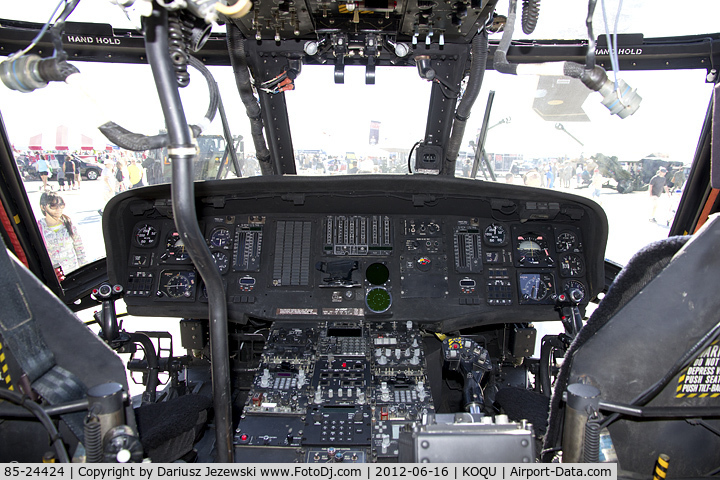 85-24424, Sikorsky UH-60A Black Hawk C/N 70-903, Cockpit of UH-60A Blackhawk 85-24424