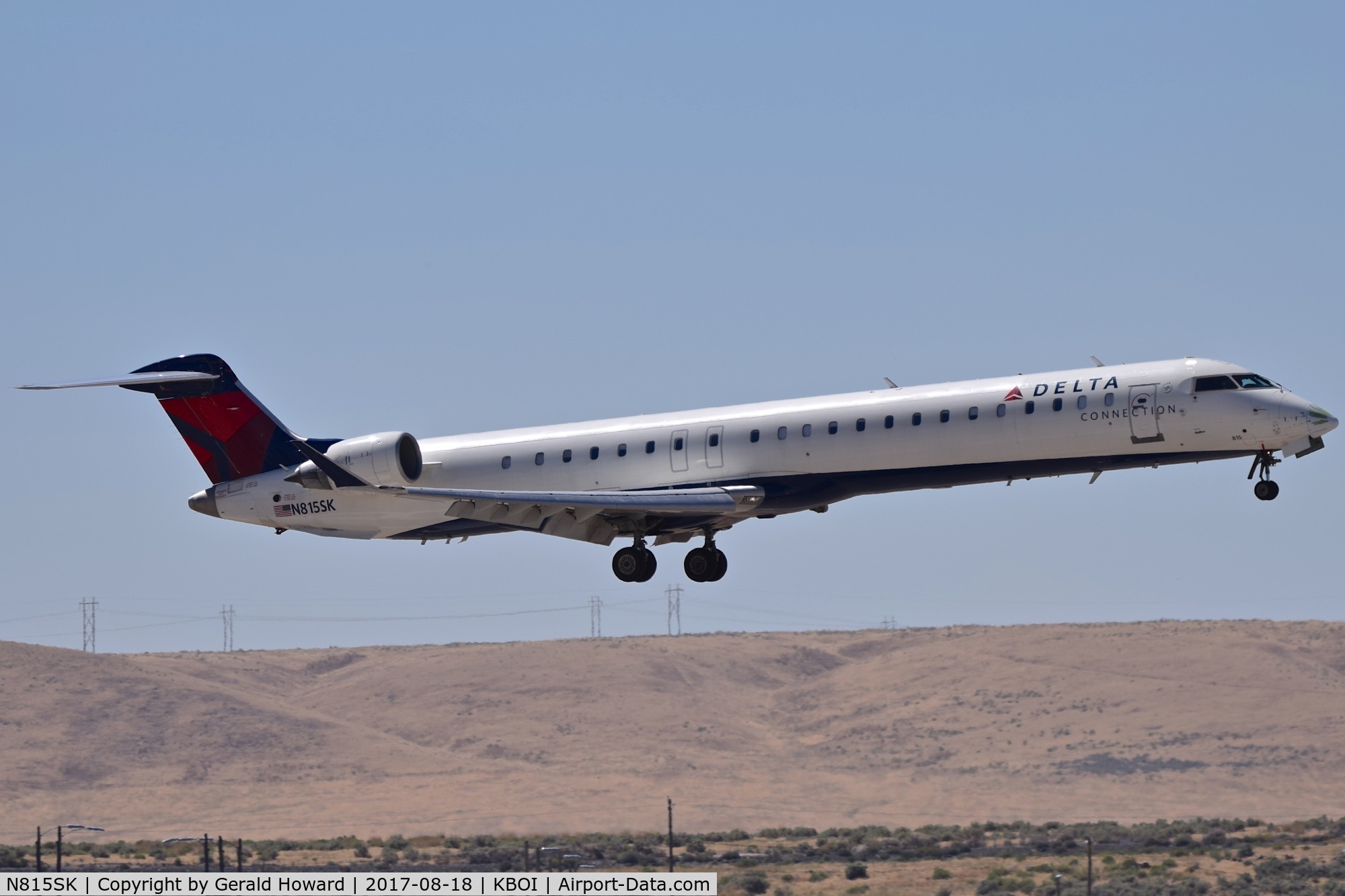 N815SK, 2006 Bombardier CRJ-900ER (CL-600-2D24) C/N 15101, Landing RWY 28L.