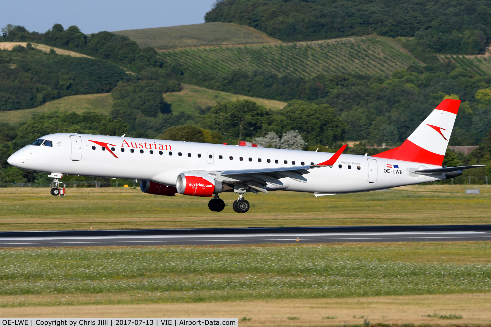 OE-LWE, 2012 Embraer 195LR (ERJ-190-200LR) C/N 19000553, Austrian Airlines