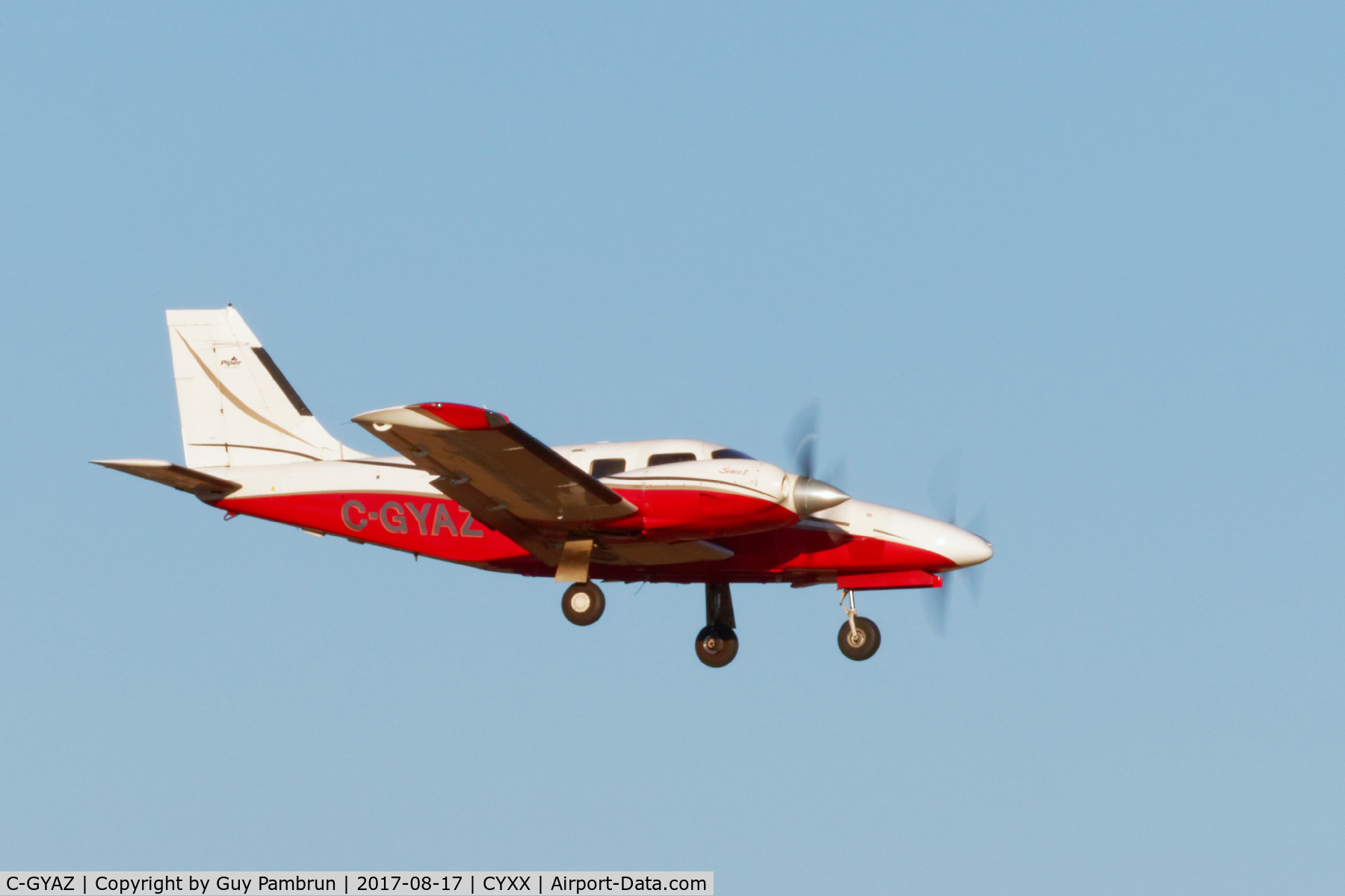 C-GYAZ, 2002 Piper PA-34-220T Seneca C/N 3449244, Landing