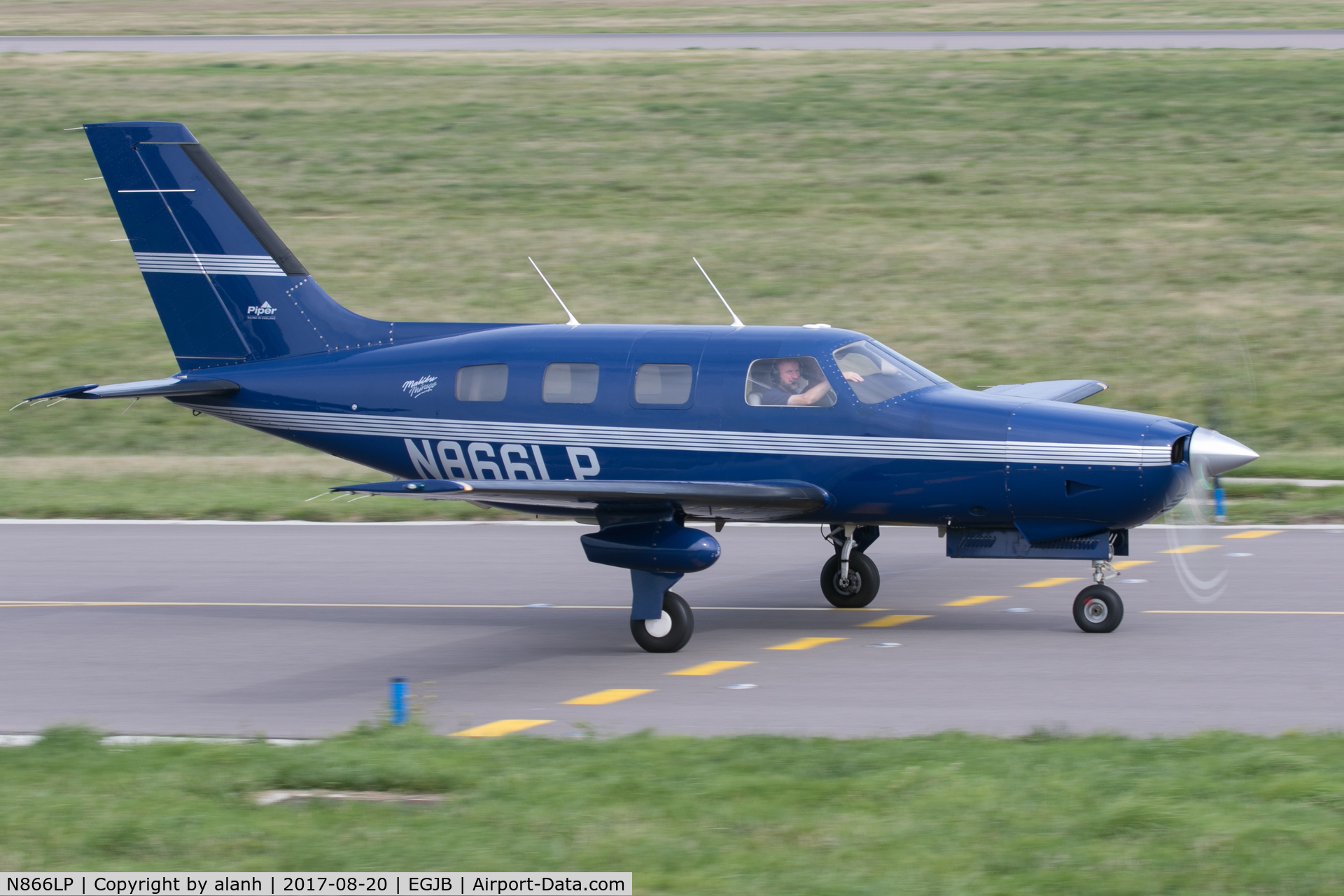 N866LP, 1997 Piper PA-46-350P Malibu Mirage C/N 4636130, Taxiing to park at Guernsey