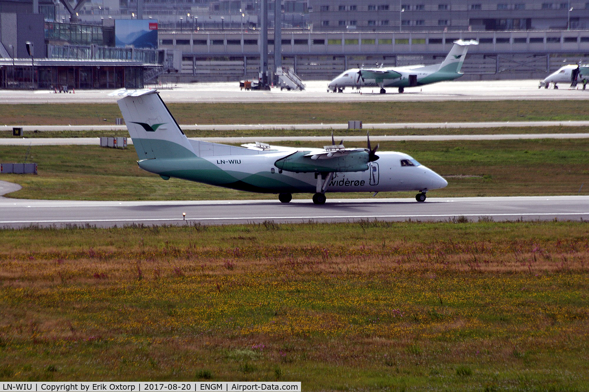 LN-WIU, 1994 De Havilland Canada DHC-8-102 Dash 8 C/N 378, LN-WIU in OSL
