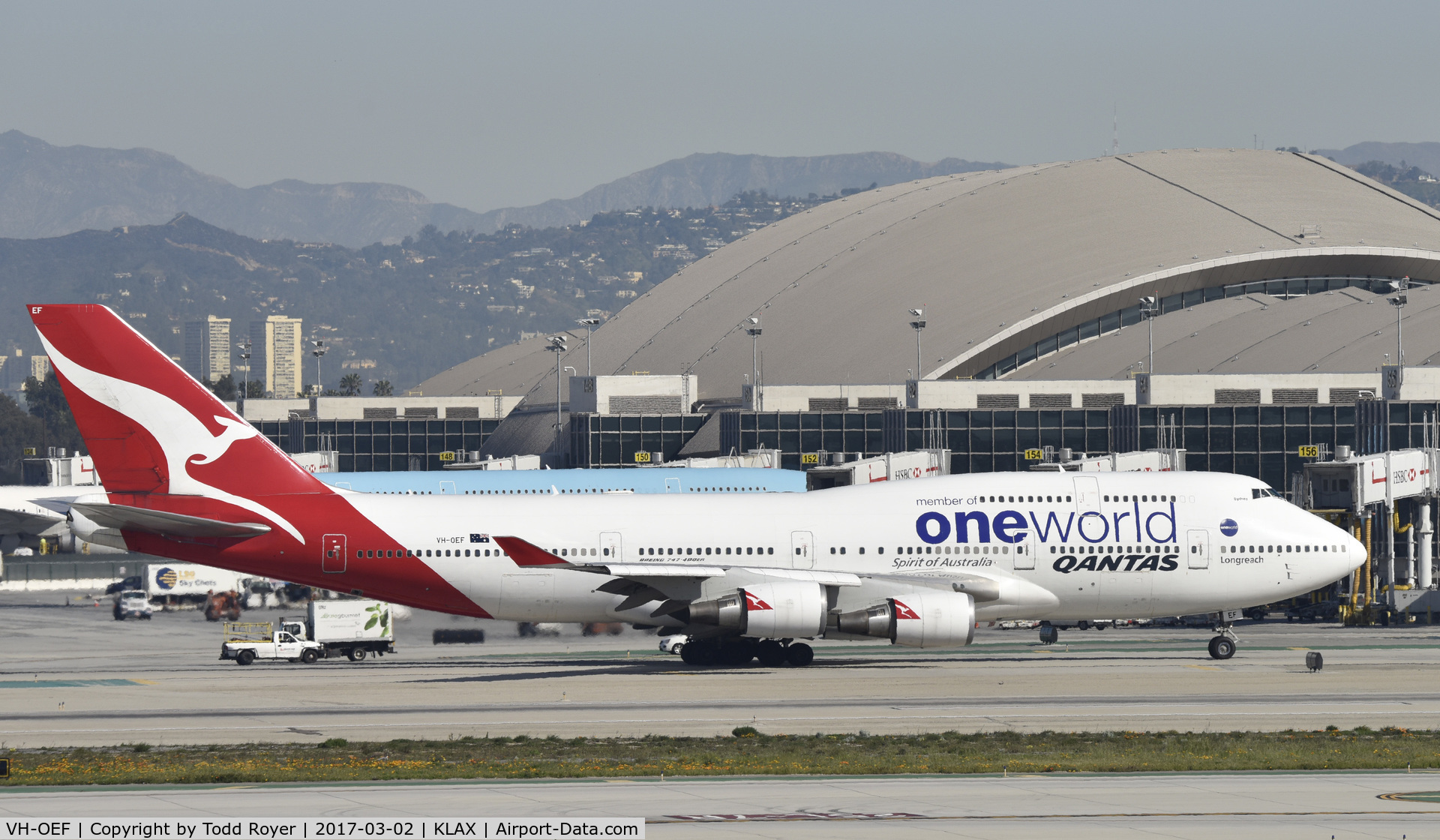 VH-OEF, 2002 Boeing 747-438/ER C/N 32910, Taxiing for departure at LAX