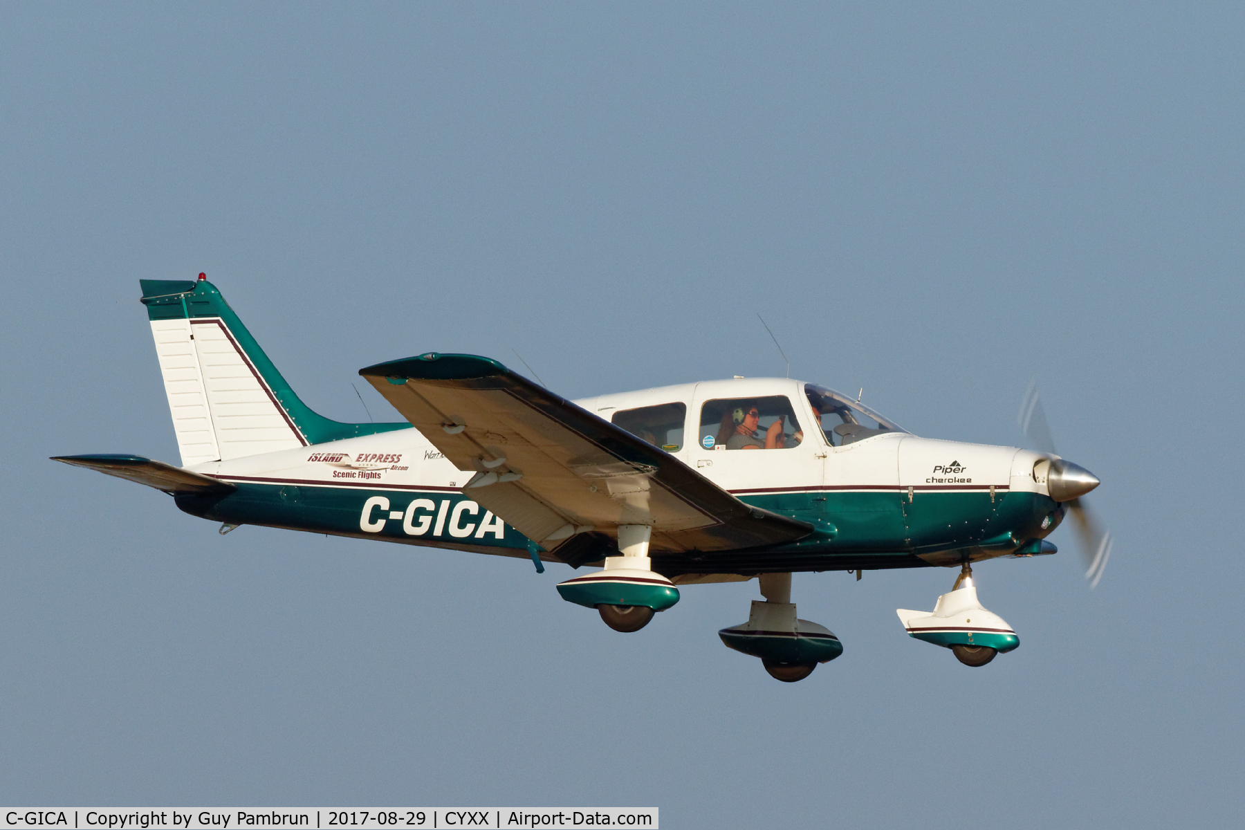 C-GICA, 1975 Piper PA-28-151 Cherokee Warrior C/N 28-7515124, Landing