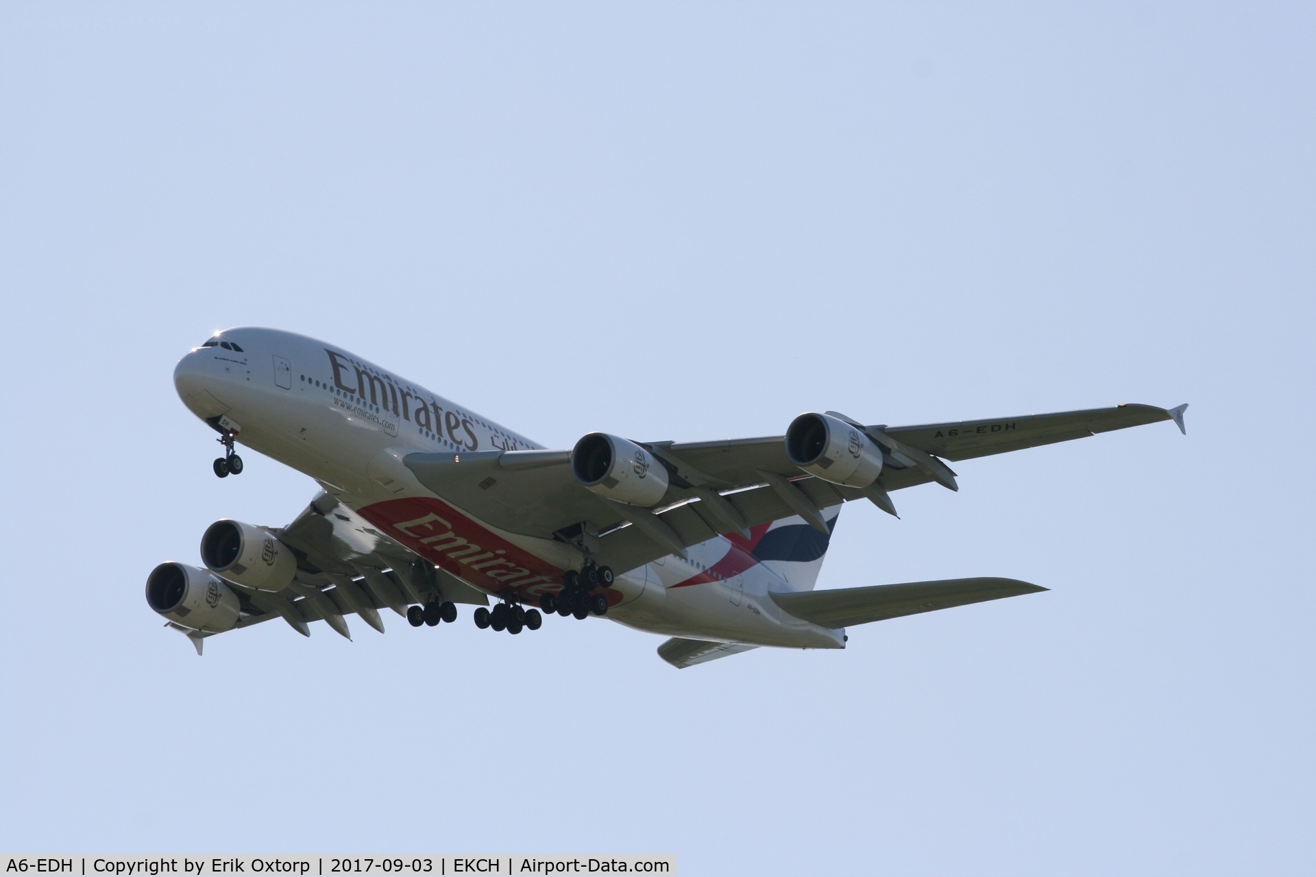 A6-EDH, 2009 Airbus A380-861 C/N 025, A6-EDH landing rw 04R