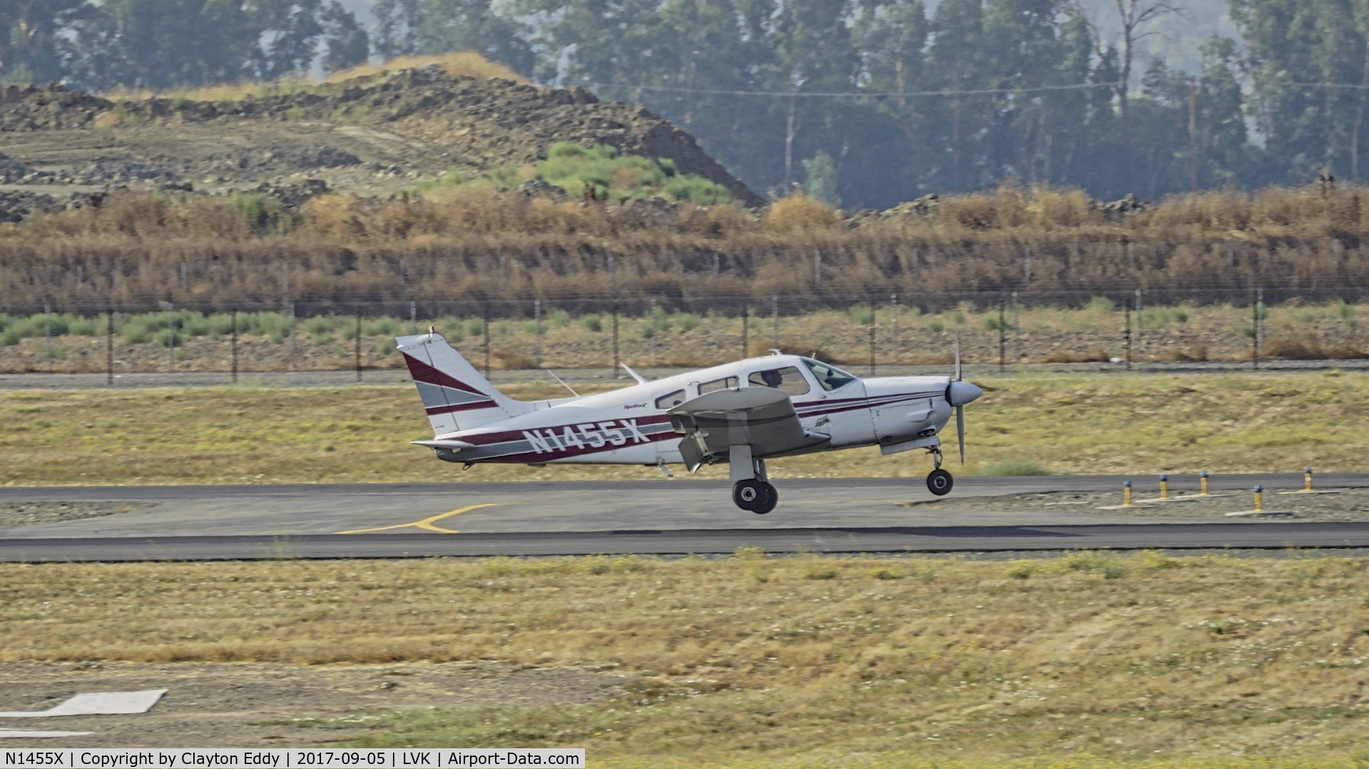 N1455X, 1975 Piper PA-28R-200 Cherokee Arrow C/N 28R-7535285, Livermore Airport California 2017.