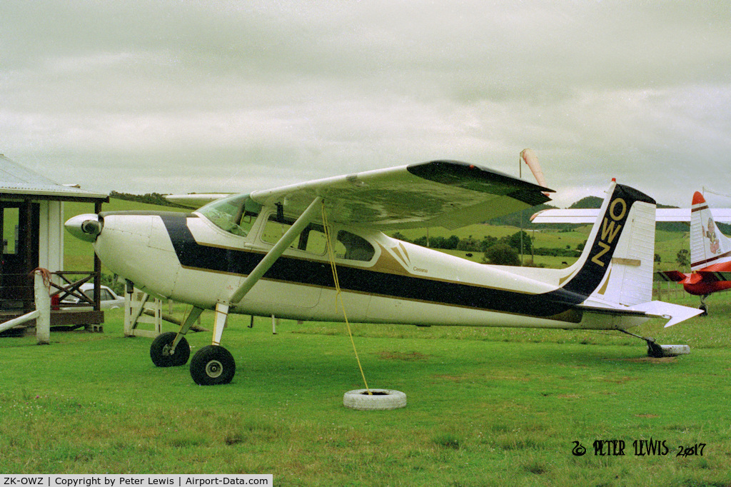 ZK-OWZ, Cessna 180A C/N 32811, Tandem Skydive Ltd., Paihia 1995