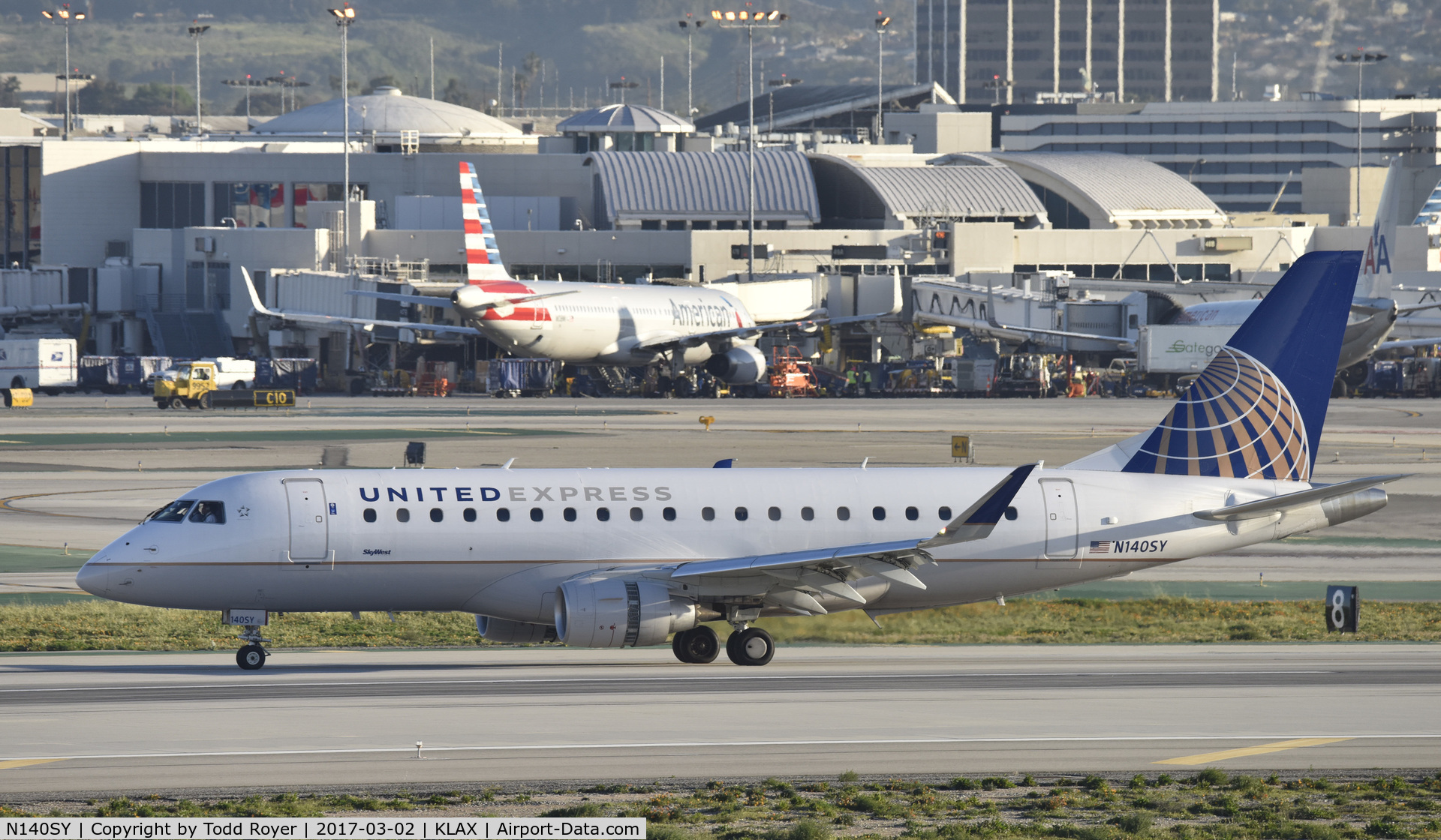 N140SY, 2015 Embraer 175LR (ERJ-170-200LR) C/N 17000470, Arrived at LAX on 25L