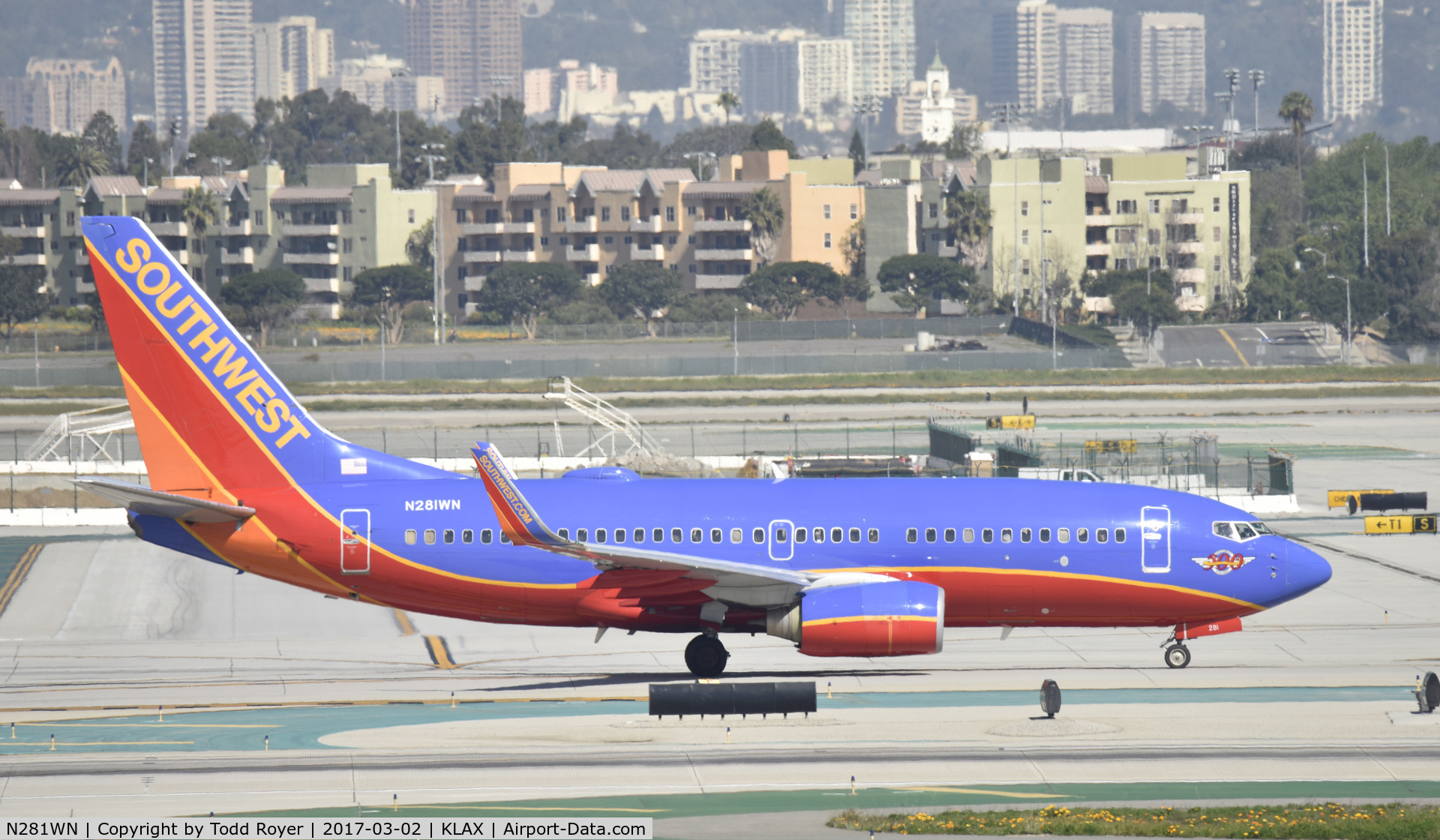 N281WN, 2007 Boeing 737-7H4 C/N 36528, Taxiing for departure at LAX