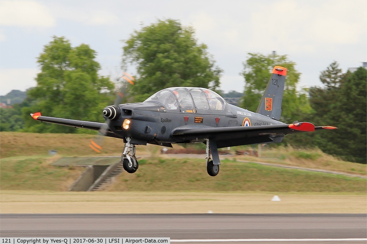 121, Socata TB-30 Epsilon C/N 121, Socata TB-30 Epsilon, On final rwy 29, St Dizier-Robinson Air Base 113 (LFSI) Open day 2017