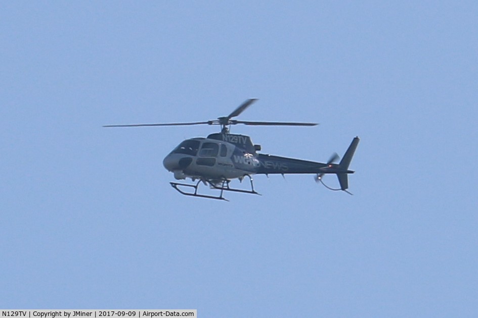 N129TV, 1996 Eurocopter AS-350BA Ecureuil C/N 2897, The WGN News copter was flying over Sleepy Hollow, IL.