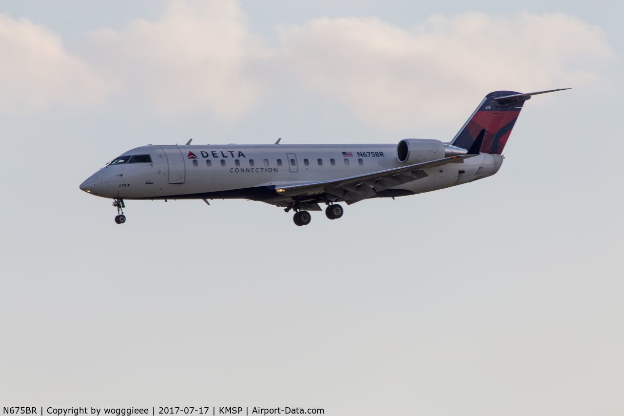 N675BR, 2002 Bombardier CRJ-200ER (CL-600-2B19) C/N 7635, Delta landing 12R
