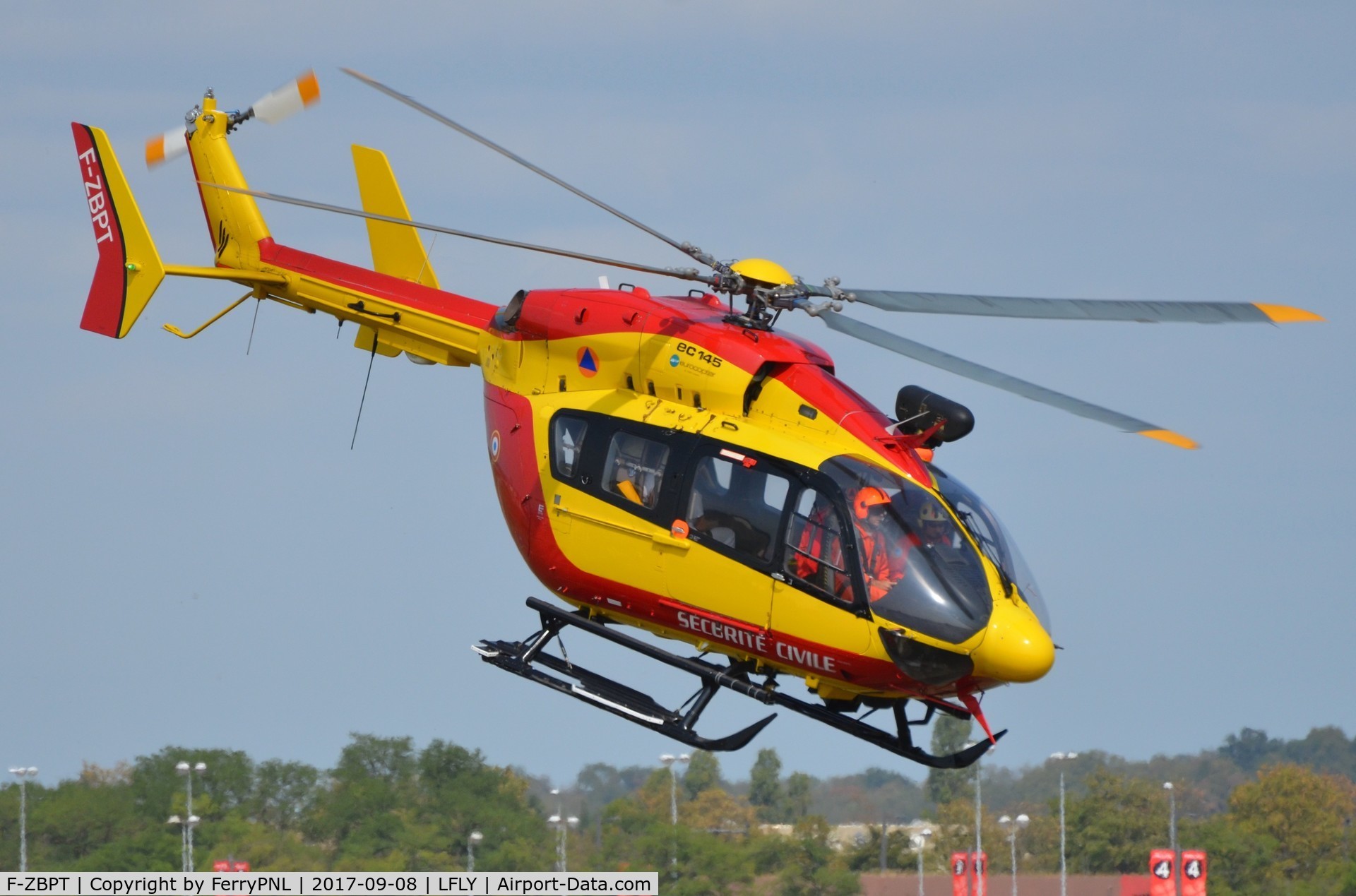 F-ZBPT, Eurocopter-Kawasaki EC-145 (BK-117C-2) C/N 9043, Take-off for this EC145
