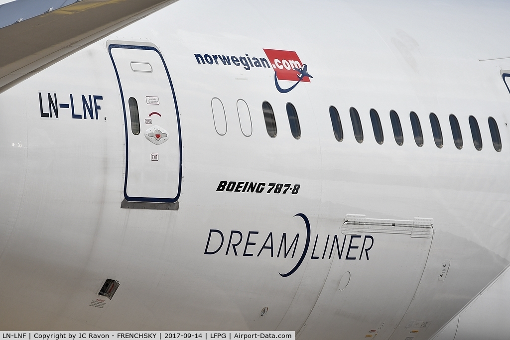 LN-LNF, 2014 Boeing 787-8 Dreamliner Dreamliner C/N 35313, Norwegian Air Shuttle at CDG terminal 1