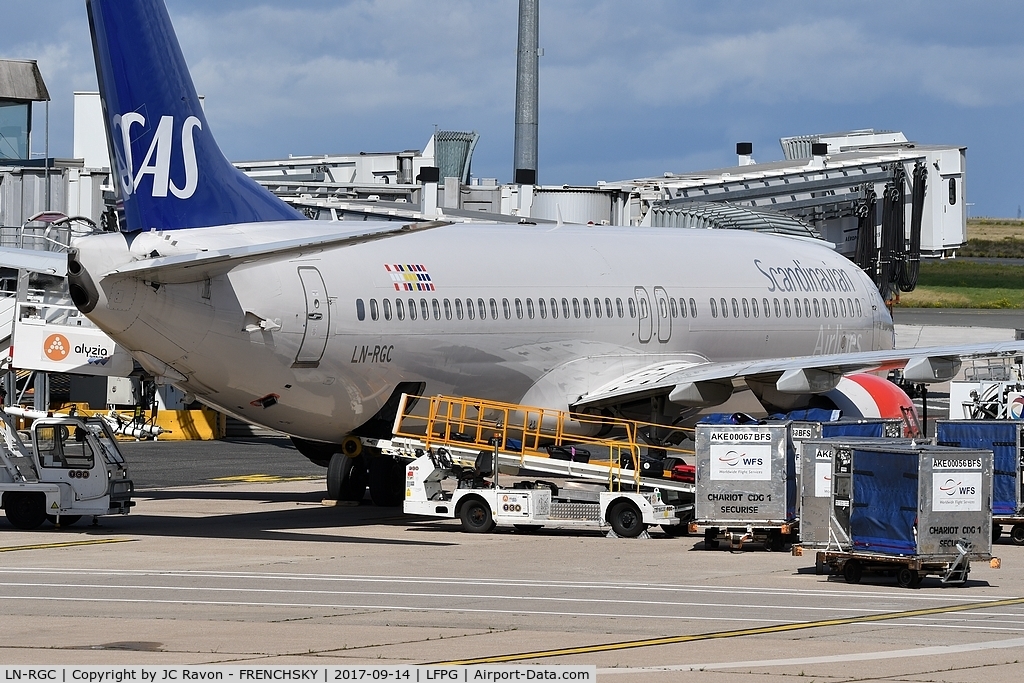 LN-RGC, 2012 Boeing 737-86N C/N 41257, SK571 from Stockholm (ARN) at CDG terminal 1