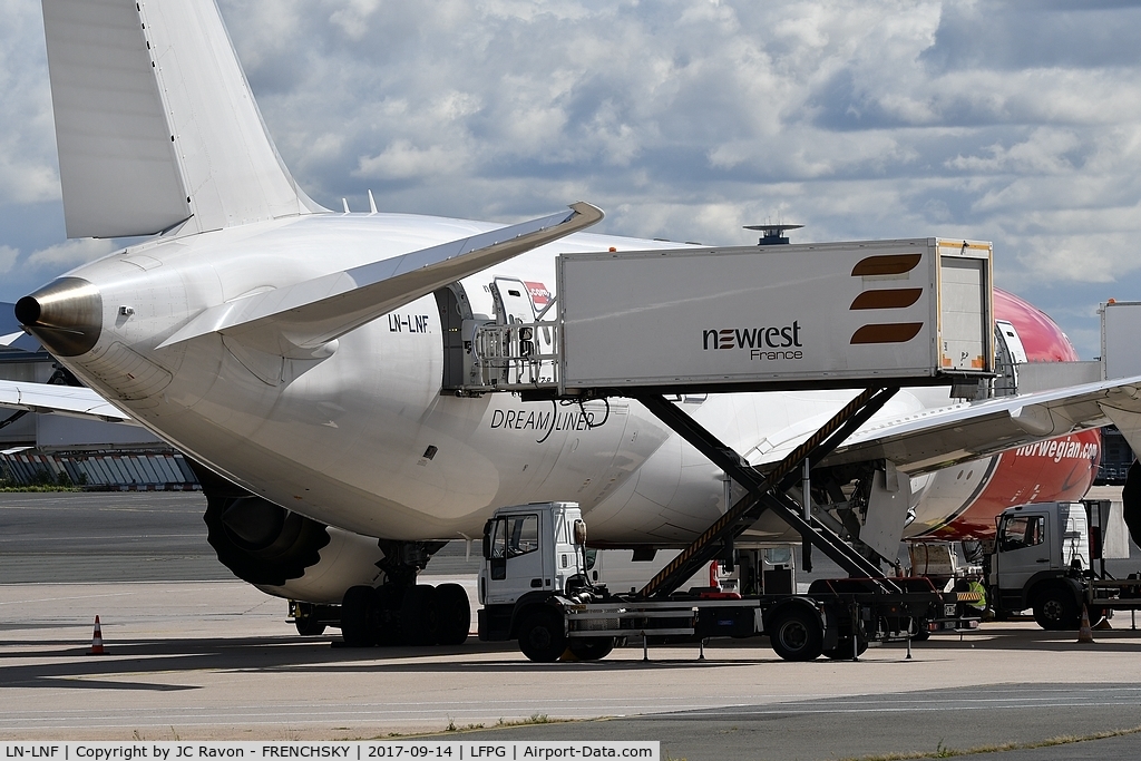 LN-LNF, 2014 Boeing 787-8 Dreamliner Dreamliner C/N 35313, Norwegian Air Shuttle at CDG terminal 1