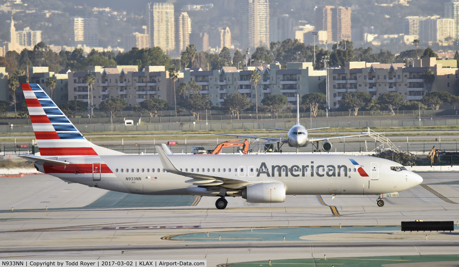 N933NN, 2013 Boeing 737-823 C/N 31173, Taxiing to gate at LAX