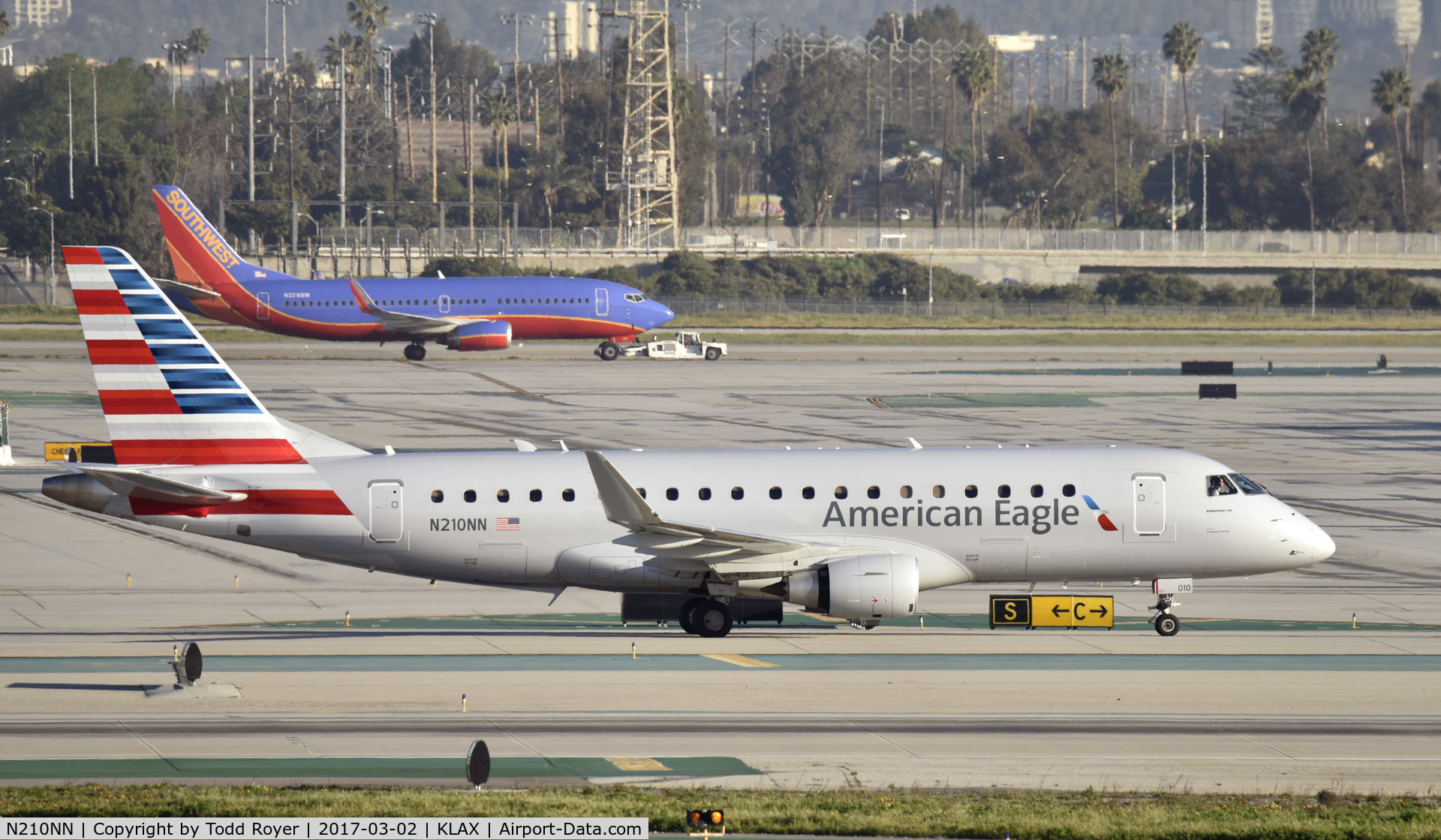 N210NN, 2015 Embraer 175LR (ERJ-170-200LR) C/N 17000500, Taxiing to gate at LAX