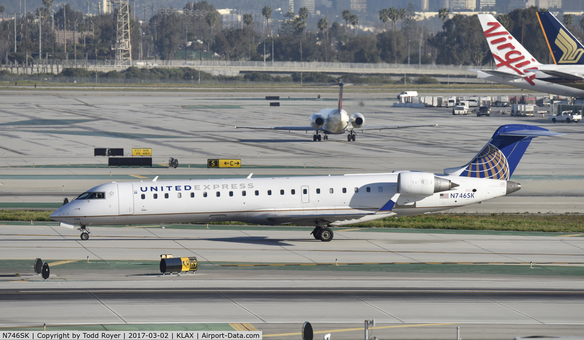 N746SK, 2005 Bombardier CRJ-700 (CL-600-2C10) Regional Jet C/N 10202, Arrived at LAX on 25L
