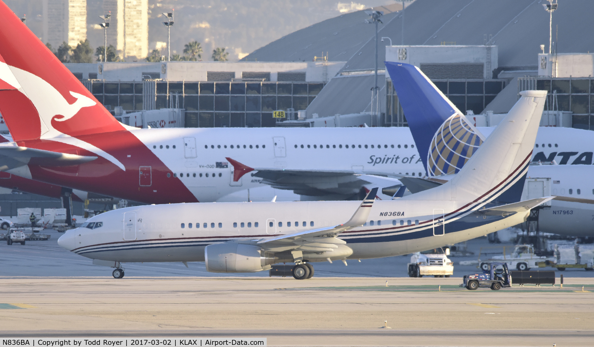 N836BA, 2000 Boeing 737-7BC C/N 30756, Taxiing for departure at LAX