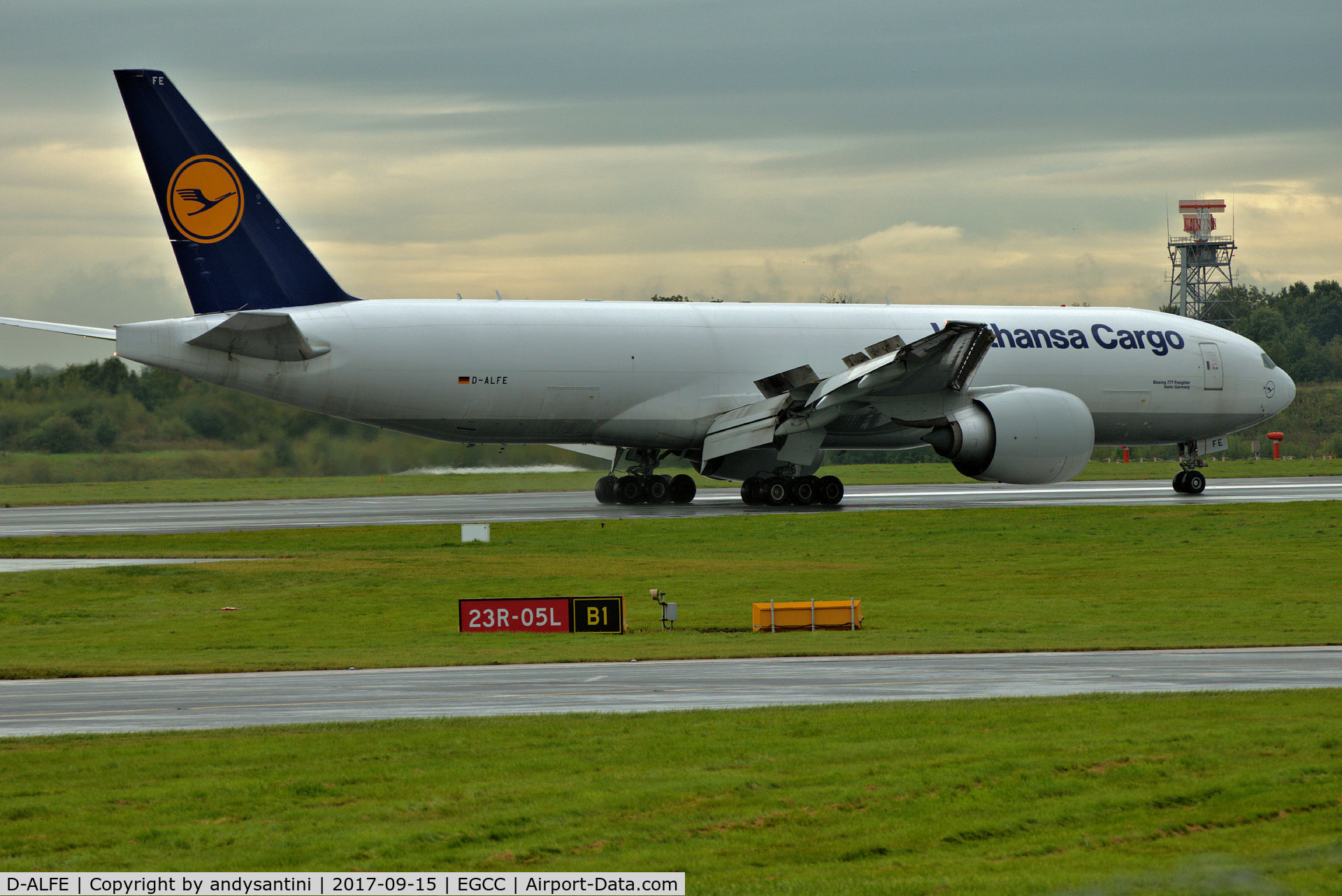 D-ALFE, 2015 Boeing 777-FBT C/N 41678, just landed on runway [23R] at man egcc uk.