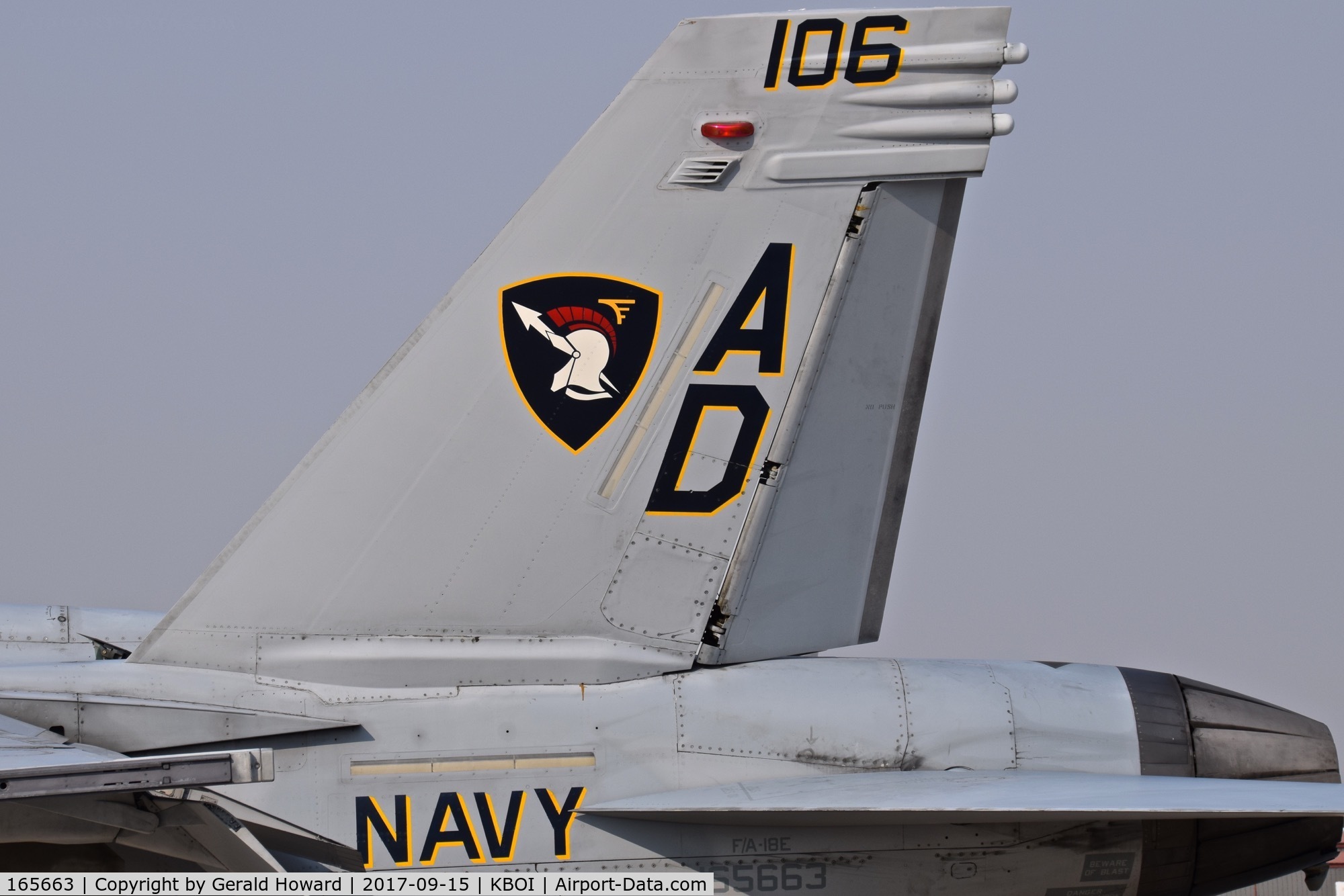 165663, Boeing F/A-18E Super Hornet C/N 1509/E017, Tail feathers.  VFA-106 