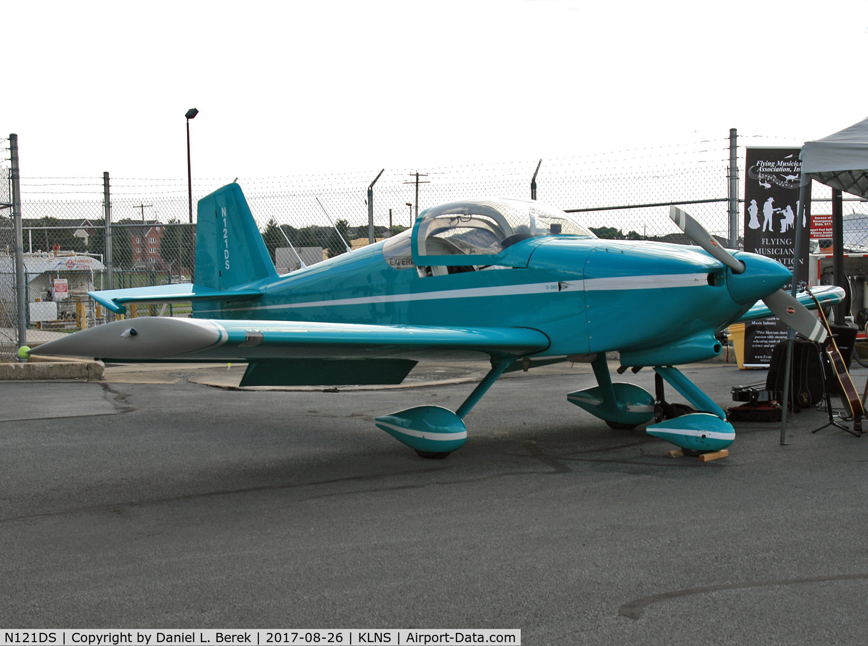 N121DS, 1995 Vans RV-6A C/N 22373, Usually, these Vans kit planes are tail draggers. Not this turquoise blue example.