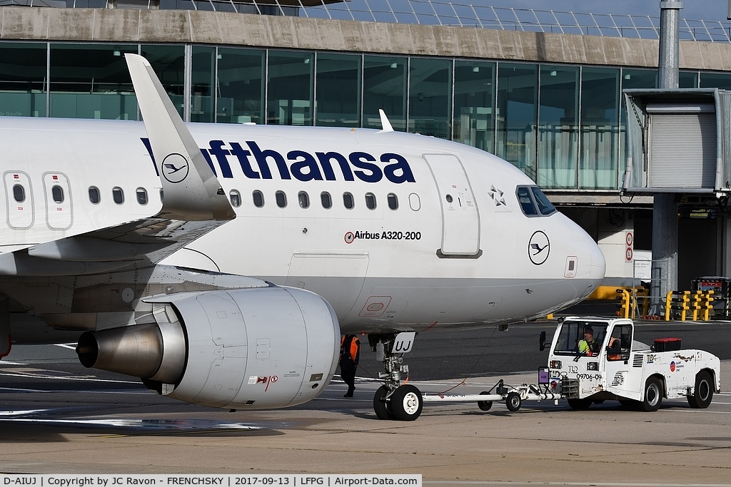 D-AIUJ, 2014 Airbus A320-214 C/N 6301, CDG terminal 1, Lufthansa LH1053 departure to Frankfurt (FRA)