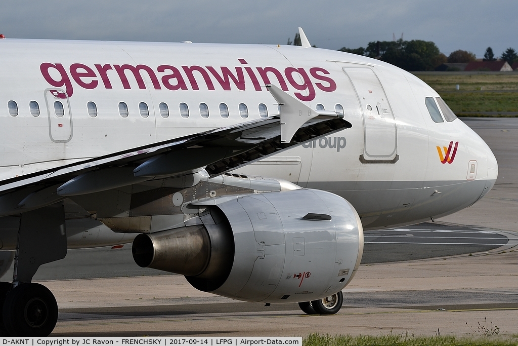 D-AKNT, 2005 Airbus A319-112 C/N 2607, CDG terminal 1,Germanwings 4U8407 departure to Berlin (TXL)