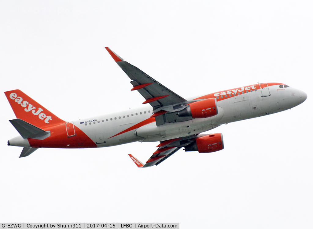 G-EZWG, 2012 Airbus A320-214 C/N 5318, Climbing after take off from rwy 32R in new c/s