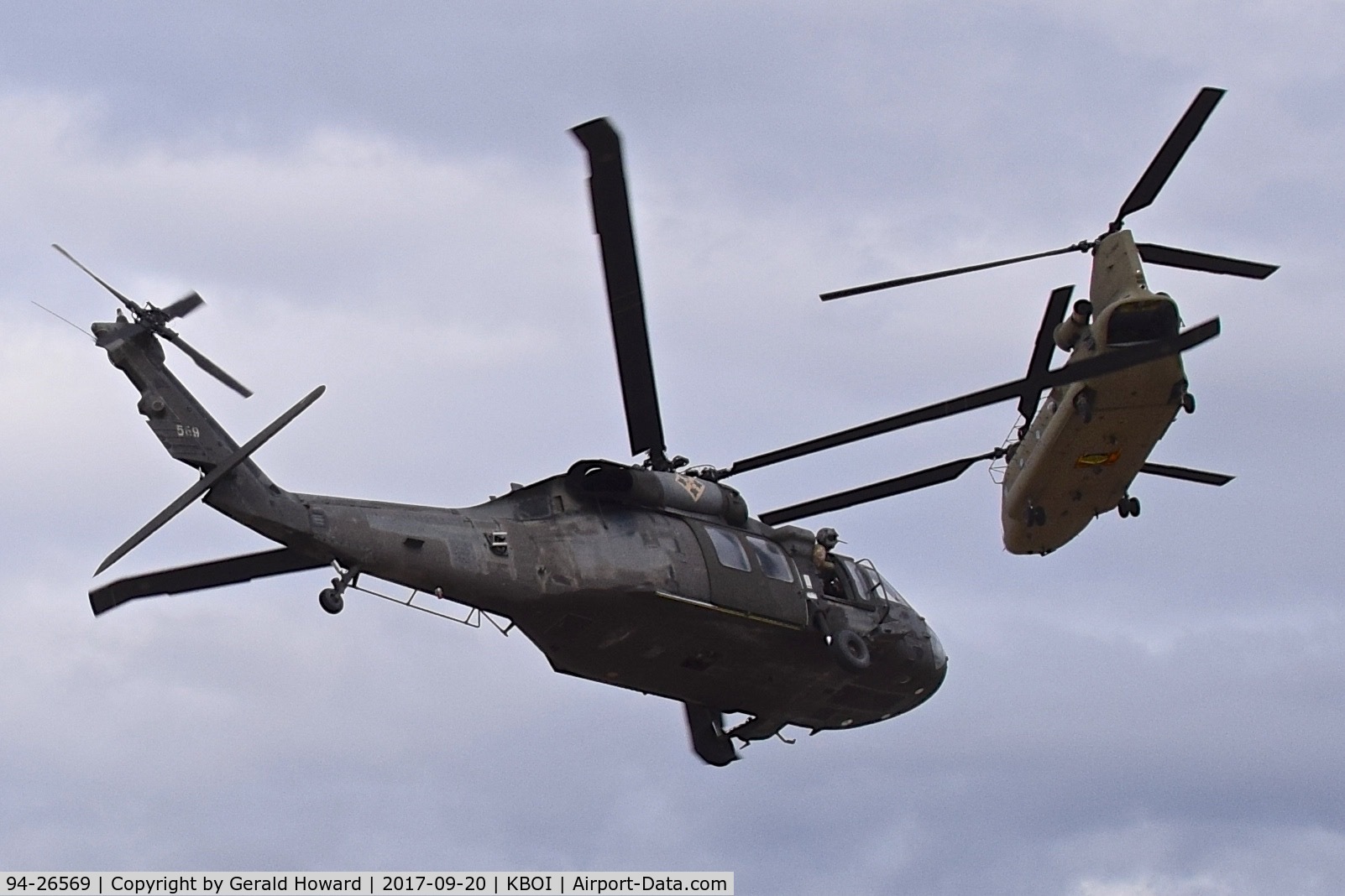 94-26569, 1994 Sikorsky UH-60L Black Hawk C/N 70.2089, Following CH-47 Chinook #15-08188 on take off from BOI.