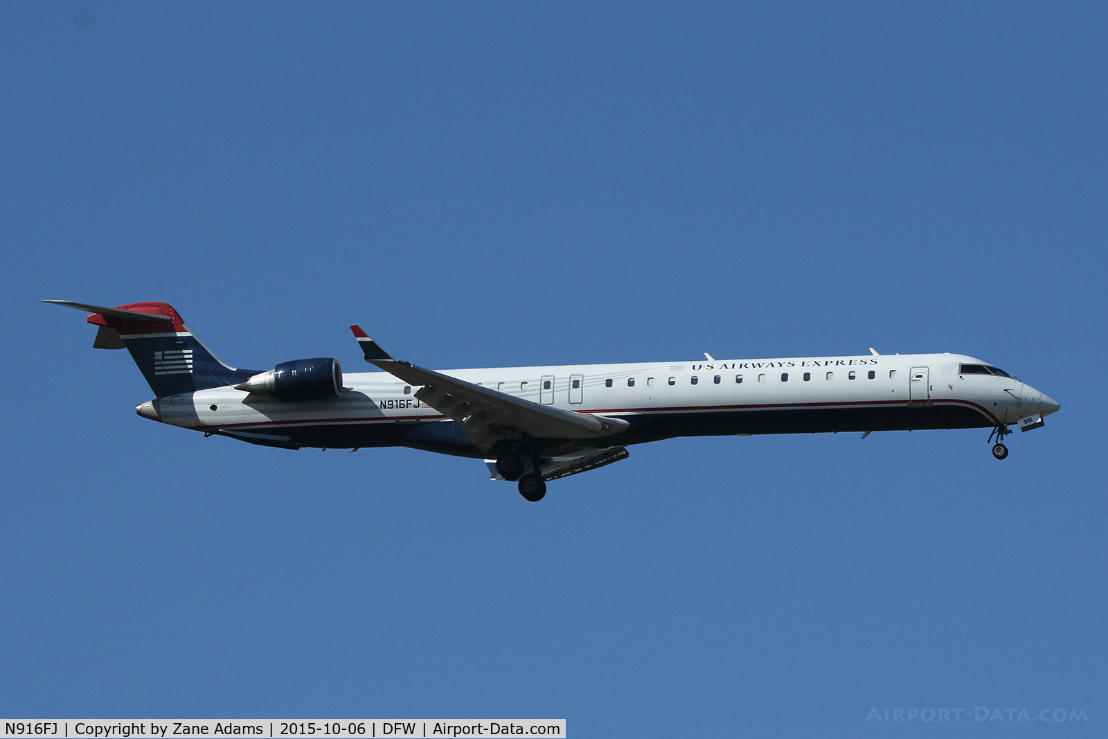 N916FJ, 2004 Bombardier CRJ-900ER (CL-600-2D24) C/N 15016, Arriving at DFW Airport