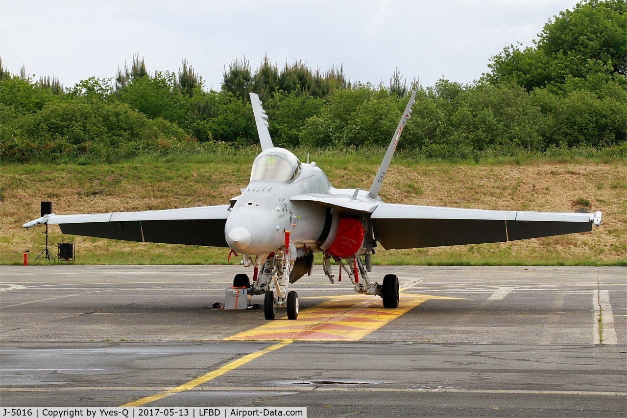 J-5016, 2001 McDonnell Douglas F/A-18C Hornet C/N 1363, Swiss Air Force McDonnell Douglas FA-18C Hornet, Flight line, Bordeaux-Mérignac airport Air Base (LFBD-BOD) Open day 2017