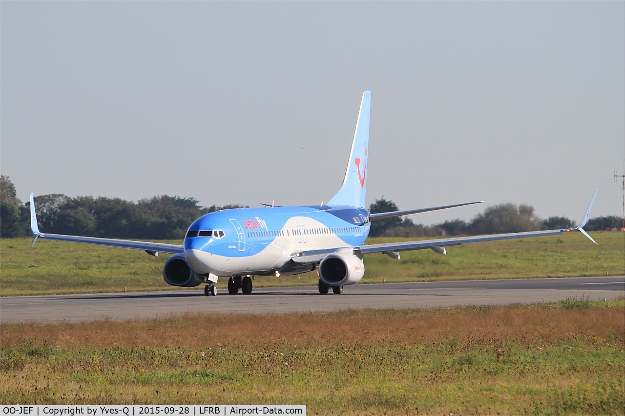 OO-JEF, 2014 Boeing 737-8K5 C/N 44271, Boeing 737-8K5, Taxiing to holding point rwy 07R, Brest-Bretagne airport (LFRB-BES)