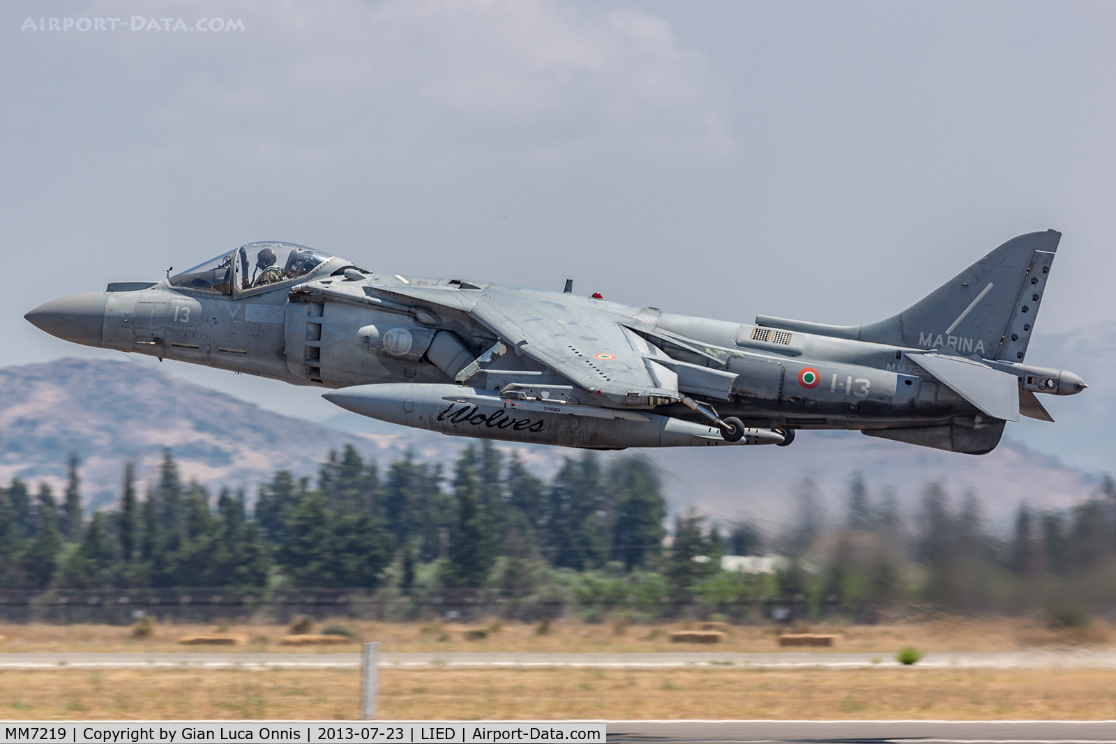 MM7219, McDonnell Douglas AV-8B+ Harrier II C/N 271/IT008, LOW PASS