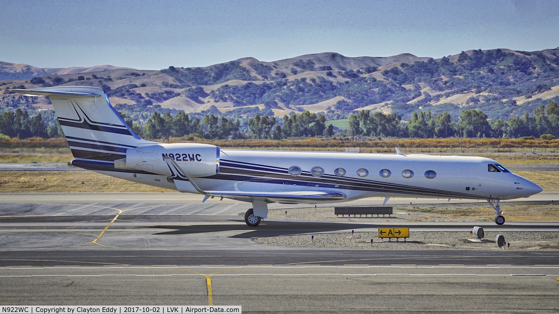 N922WC, 2008 Gulfstream Aerospace GV-SP (G550) C/N 5180, Livermore Airport California 2017.